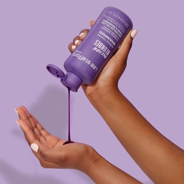 Тонуючий фіолетовий шампунь для освітленого волосся Lee Stafford Bleach Blondes Purple Toning Shampoo  A00970 фото
