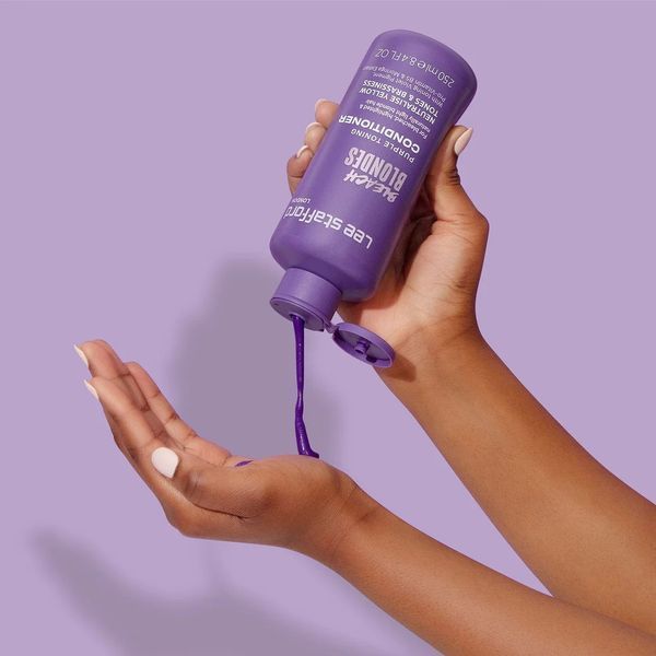 Тонуючий фіолетовий кондиціонер для освітленого волосся Lee Stafford Bleach Blondes Purple Toning Conditioner  A00971 фото